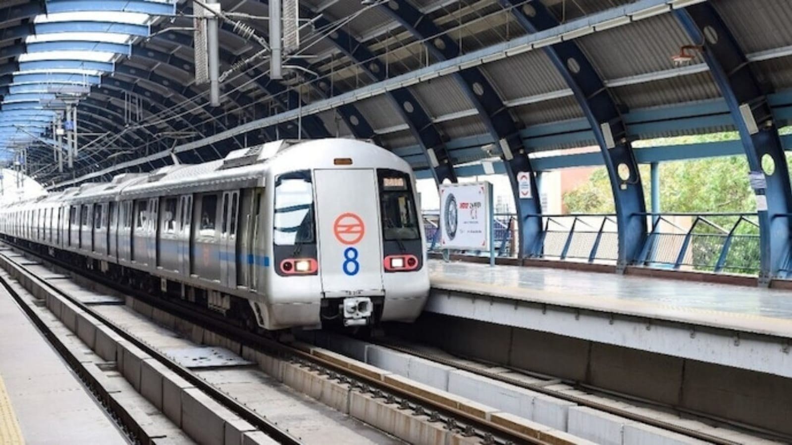 डीटीसी बस हड़ताल के बीच दिल्ली मेट्रो ने बढ़ाई सेवाएं, 20 अतिरिक्त ट्रेनें चलेंगी