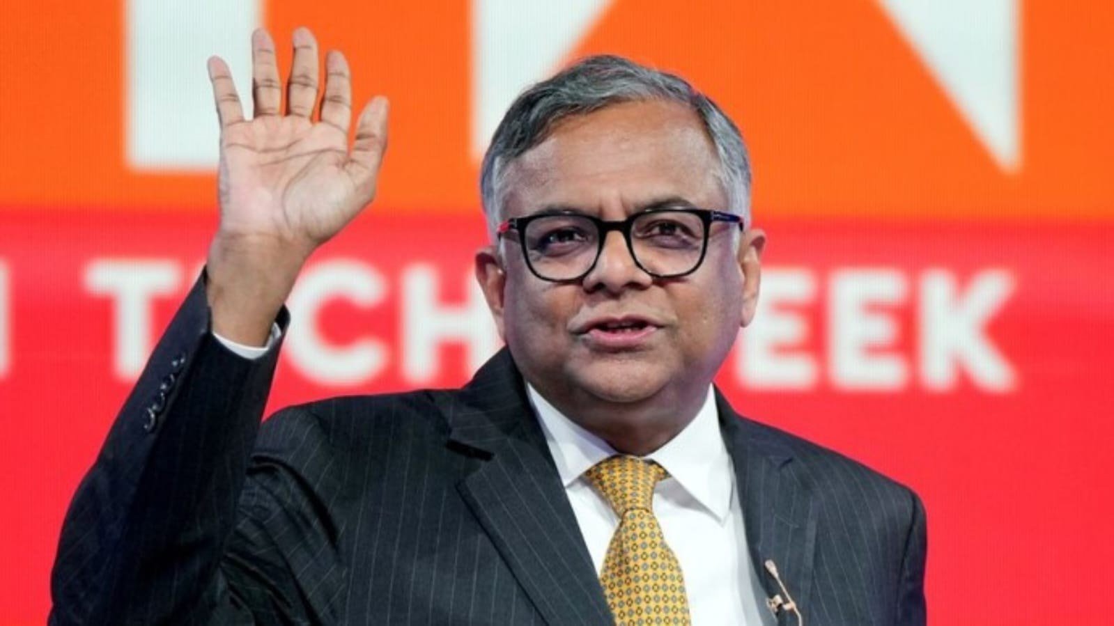 टाटा संस के अध्यक्ष बने रहेंगे चंद्रशेखरन? उठे कानूनी सवाल