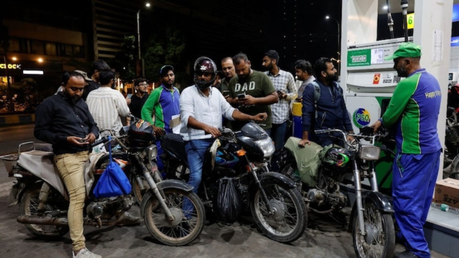 ईंधन संकट के बीच पाकिस्तान में नए मितव्ययिता प्रतिबंध