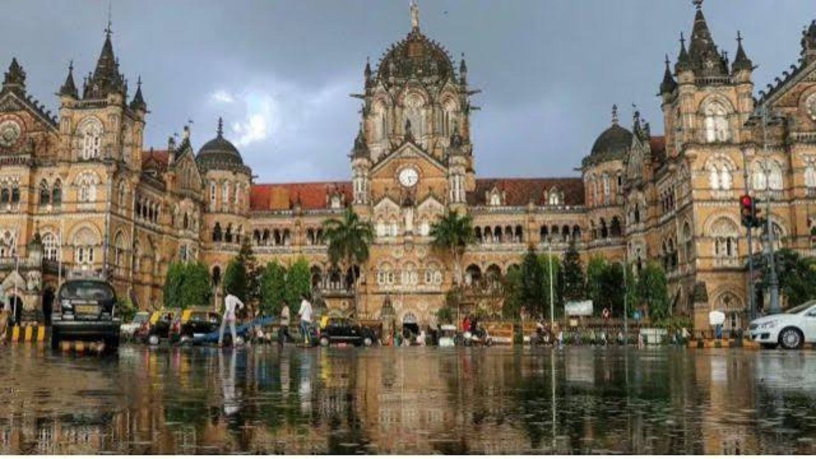 PAC Seeks Railways’ Response on Passenger Amenities After CAG Flags Station Deficiencies