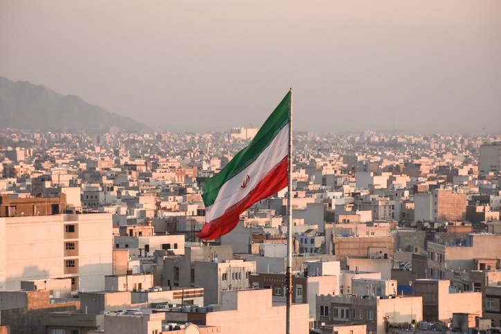 Iran Rules Out Reopening Strait of Hormuz Amid US Tensions