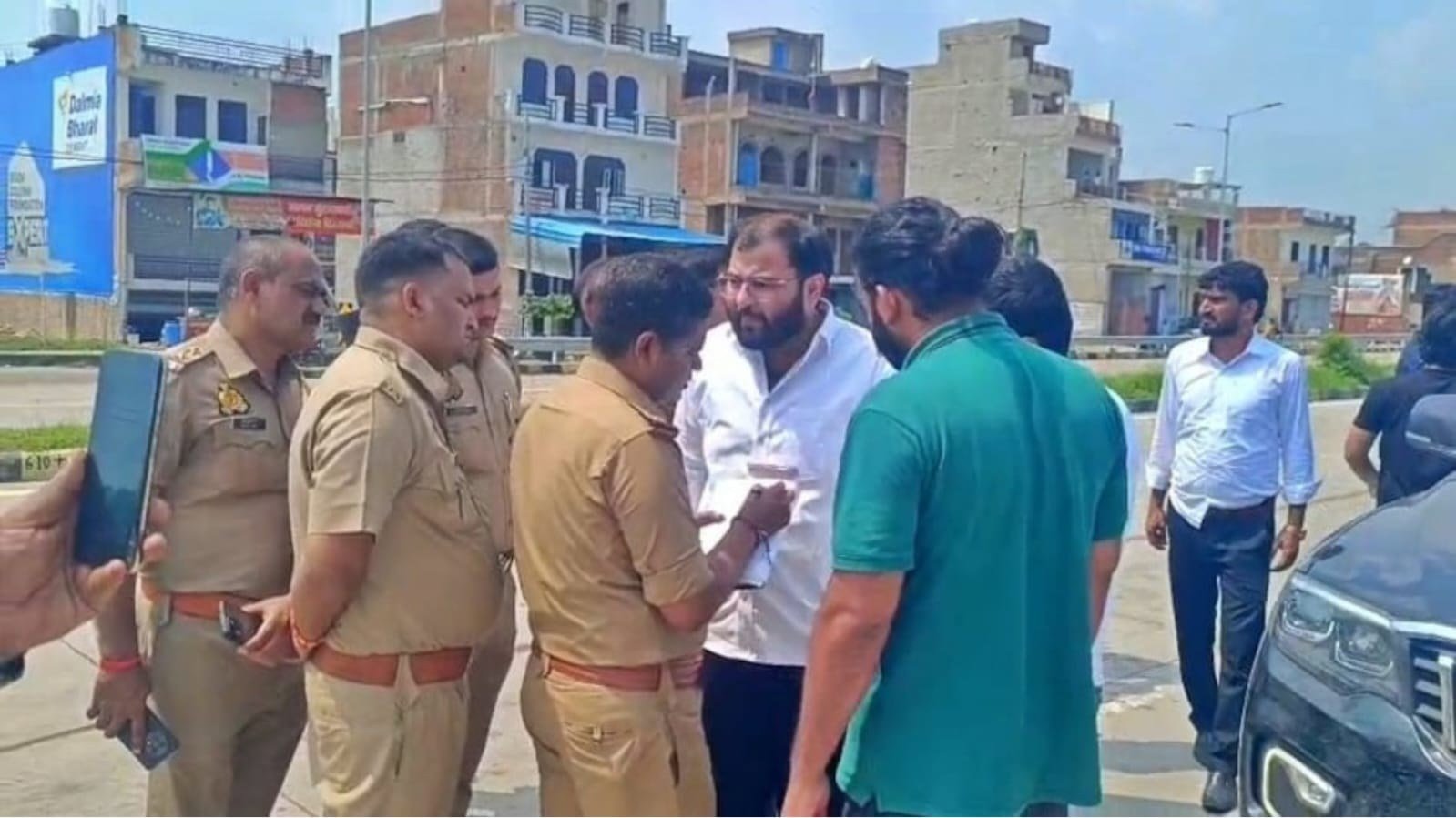 कौशांबी में रोका गया अली अहमद का काफिला, भाई अहजम से पूछताछ