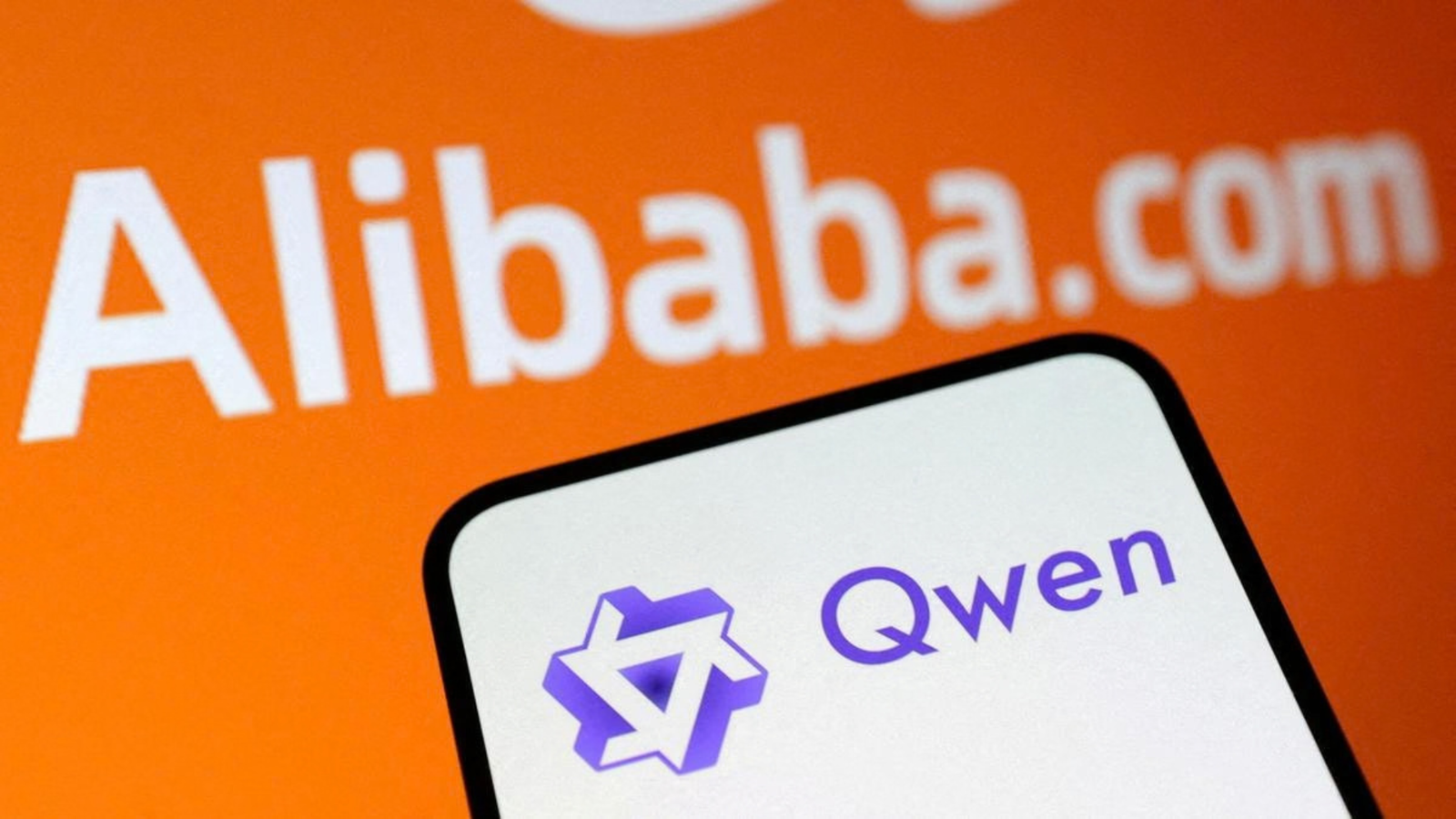 Alibaba Unveils Zhenwu V900 AI Chip, Plans Bigger AI Model