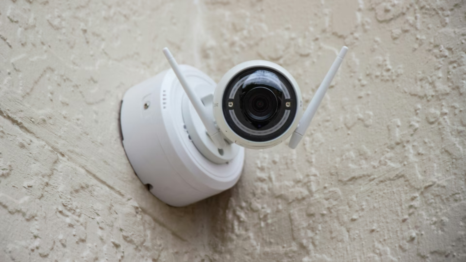 AI Security Cameras: Features That Reduce False Alerts