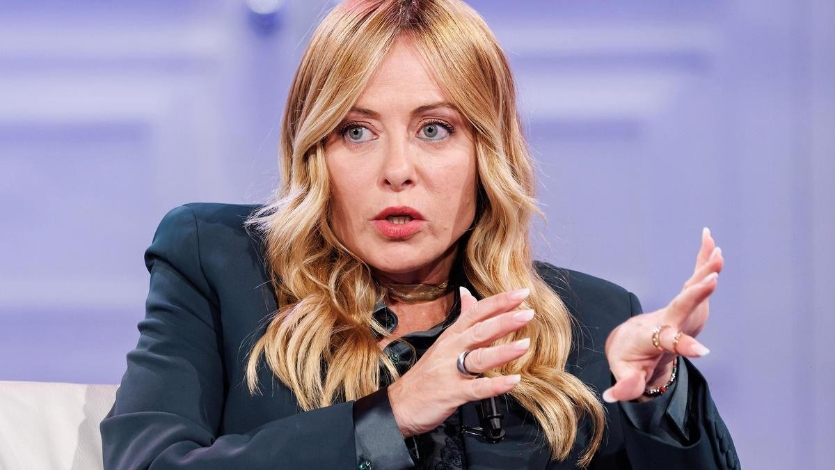 Italy Decrees Limits on Non‑Italian Speakers, Veils in Classrooms Rome