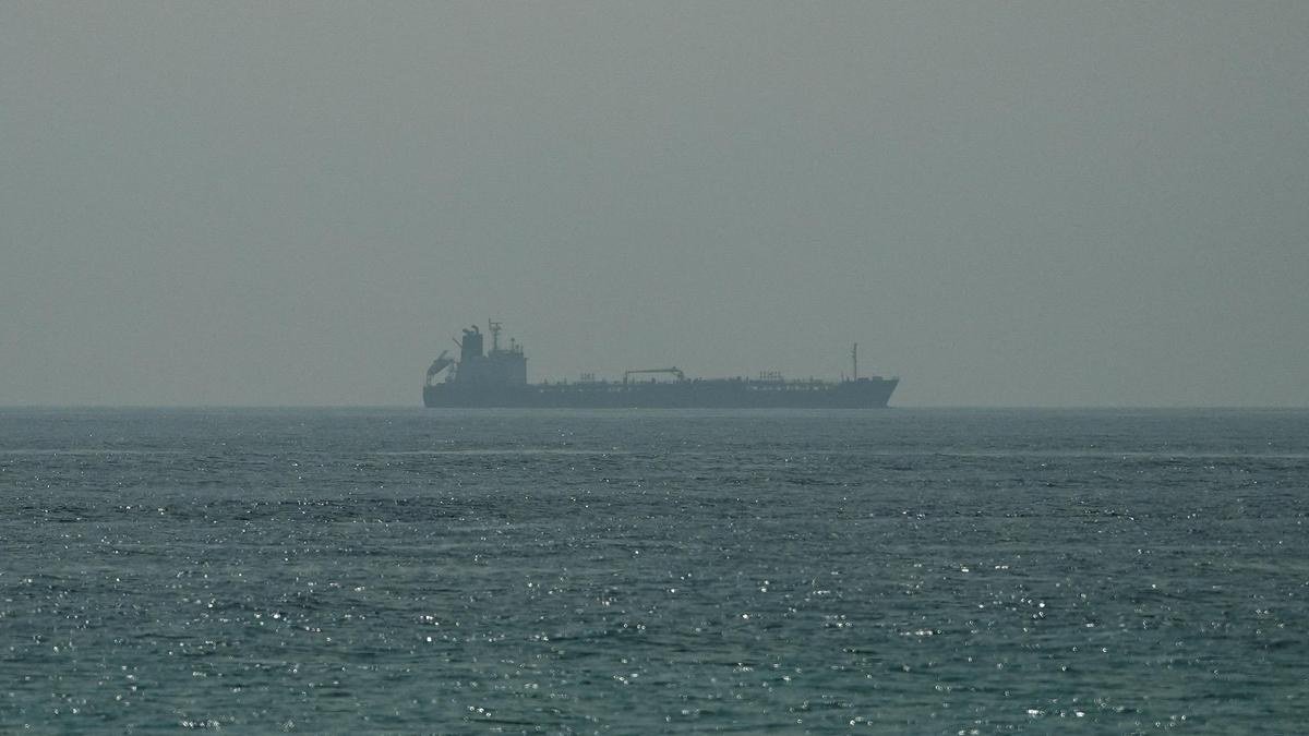 Gulf of Oman Oil Transfers Hit Limit as Saudi Exports Surge