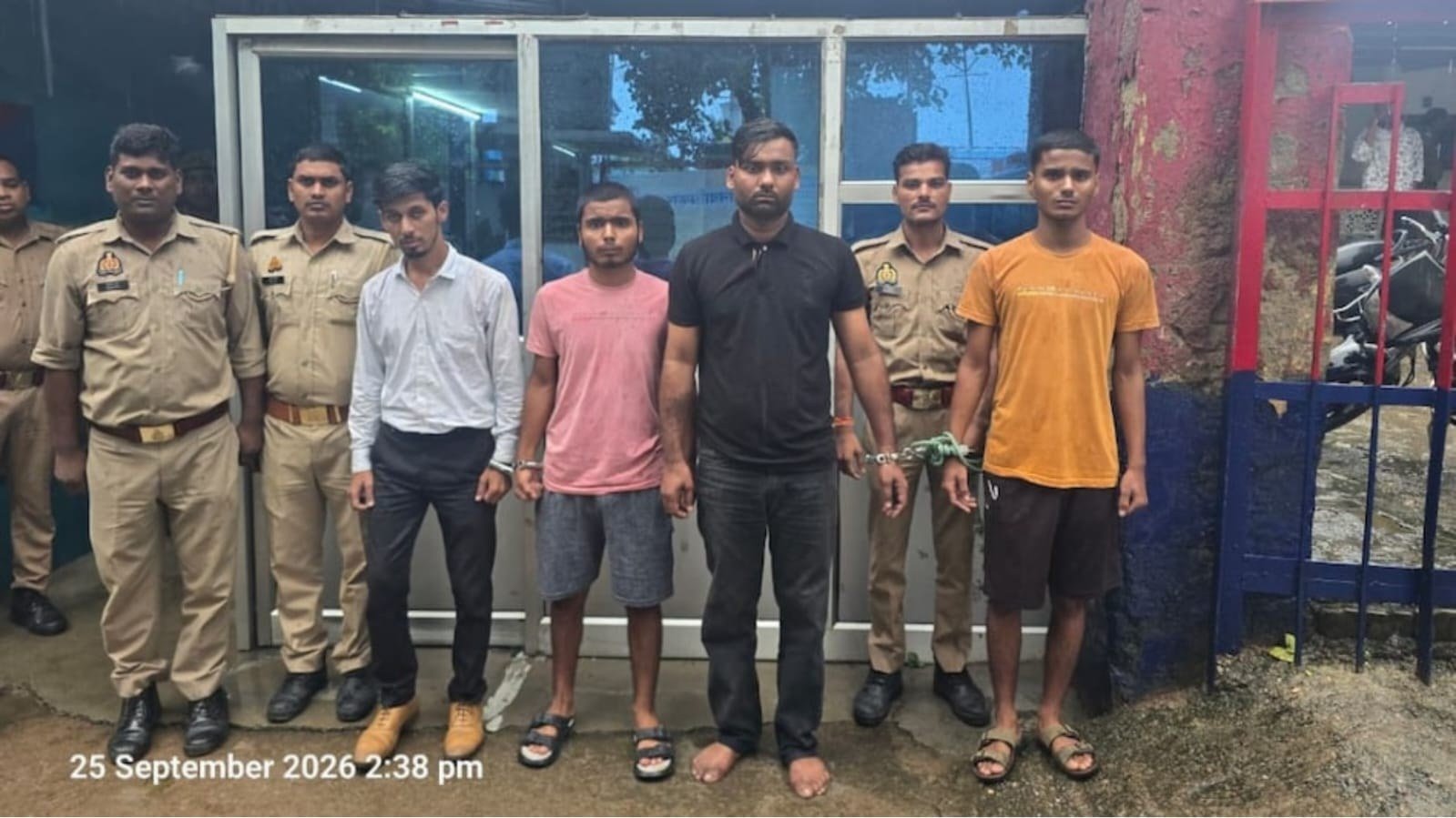 गणेश विसर्जन में बवाल! 4 गिरफ्तार, पुलिस ने कराई परेड