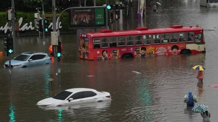 Bangkok Under Water: 50 Districts Declared Disaster Zones