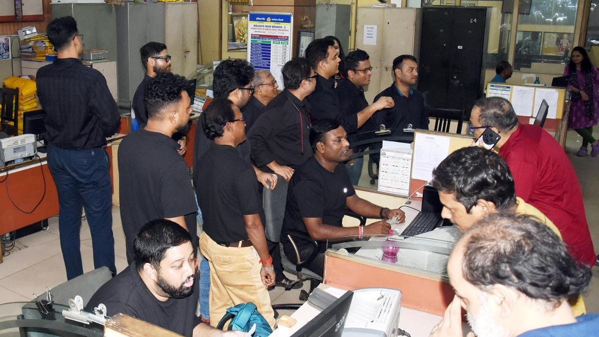 Bank Unions Defer Nationwide Strike After Talks With IBA