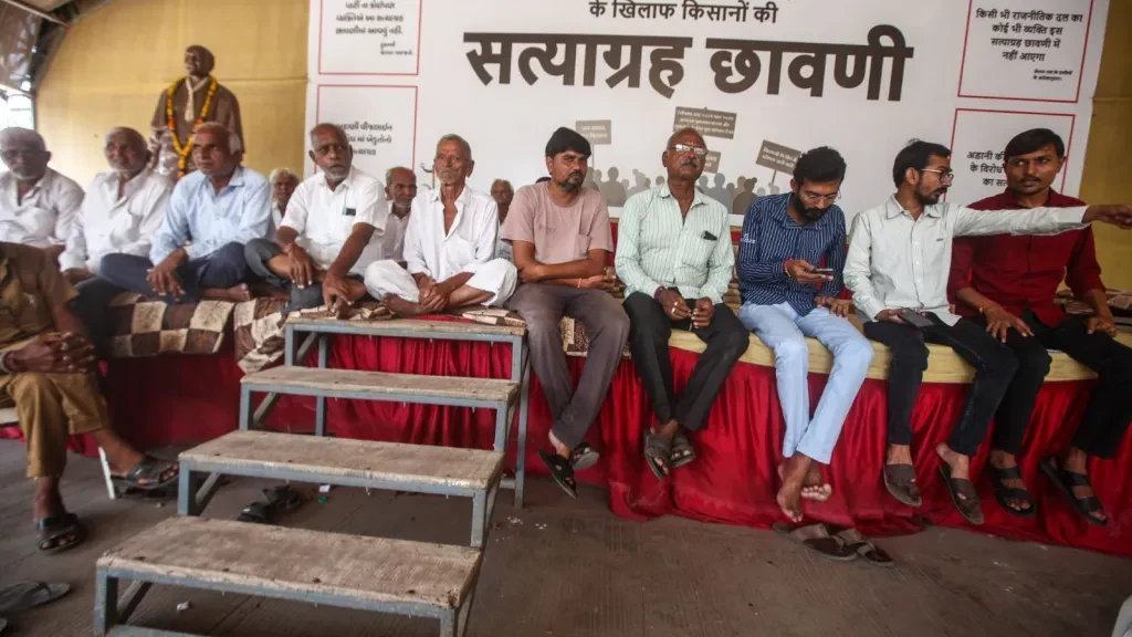 Farmers in Gujarat Protest Transmission Line Project, Booked Over Effigy Burning