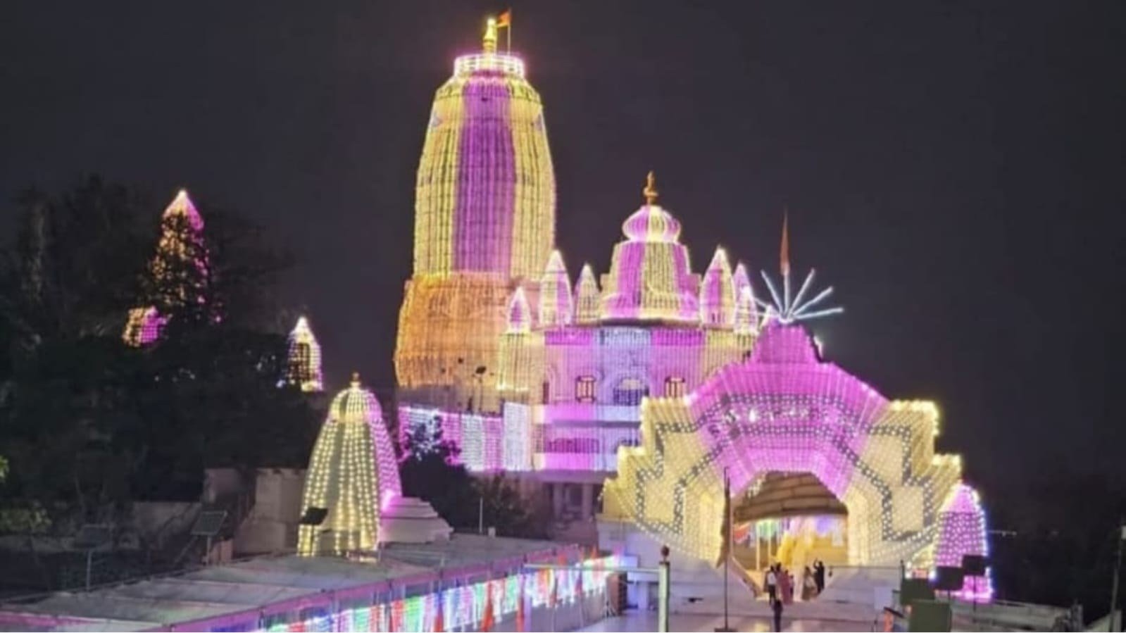 अंगारकी चतुर्थी पर राजुरेश्वर मंदिर में भक्तों का सैलाब