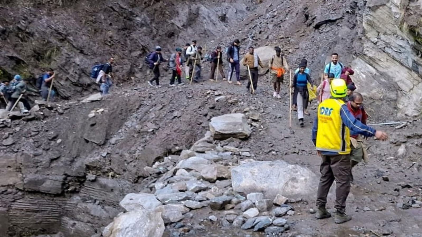 बारिश-बर्फबारी से केदारनाथ मार्ग बंद, 9 हजार श्रद्धालु रेस्क्यू