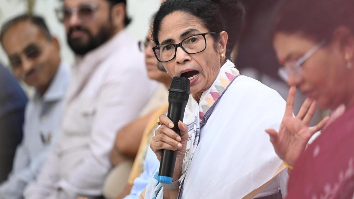 Mamata Banerjee Slams CEC, Questions Immunity in Poll Panel Law
