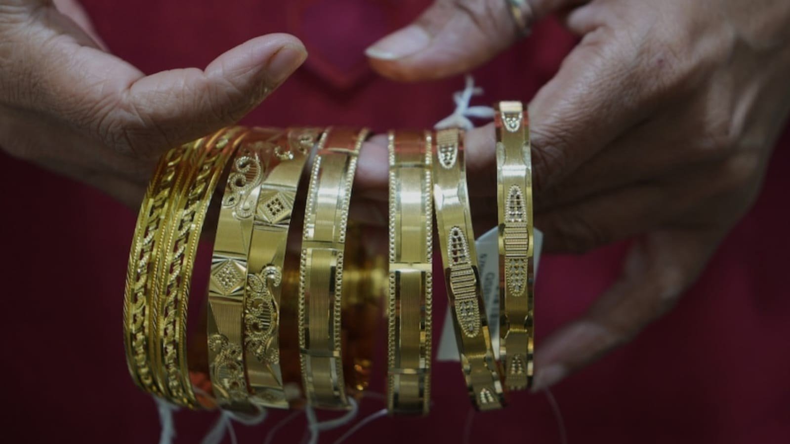 दिवाली से पहले और सस्ता होगा सोना? आया बड़ा अपडेट