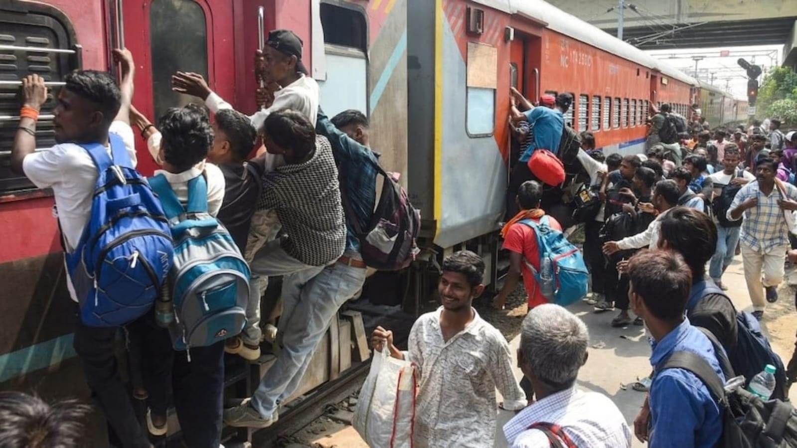 चार्ट बनने के बाद भी मिलेगा कंफर्म ट्रेन टिकट, जानें नियम