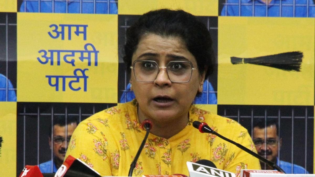 AAP’s Priyanka Kakkar Joins Congress, Praises Rahul Gandhi’s Leadership