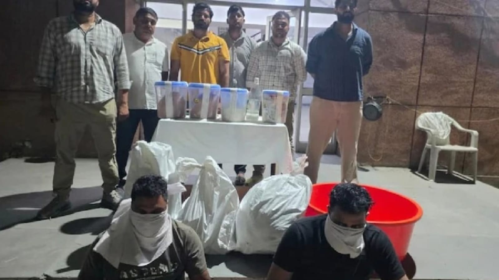 लखनऊ की अवैध फैक्ट्री से हेरोइन बरामद
