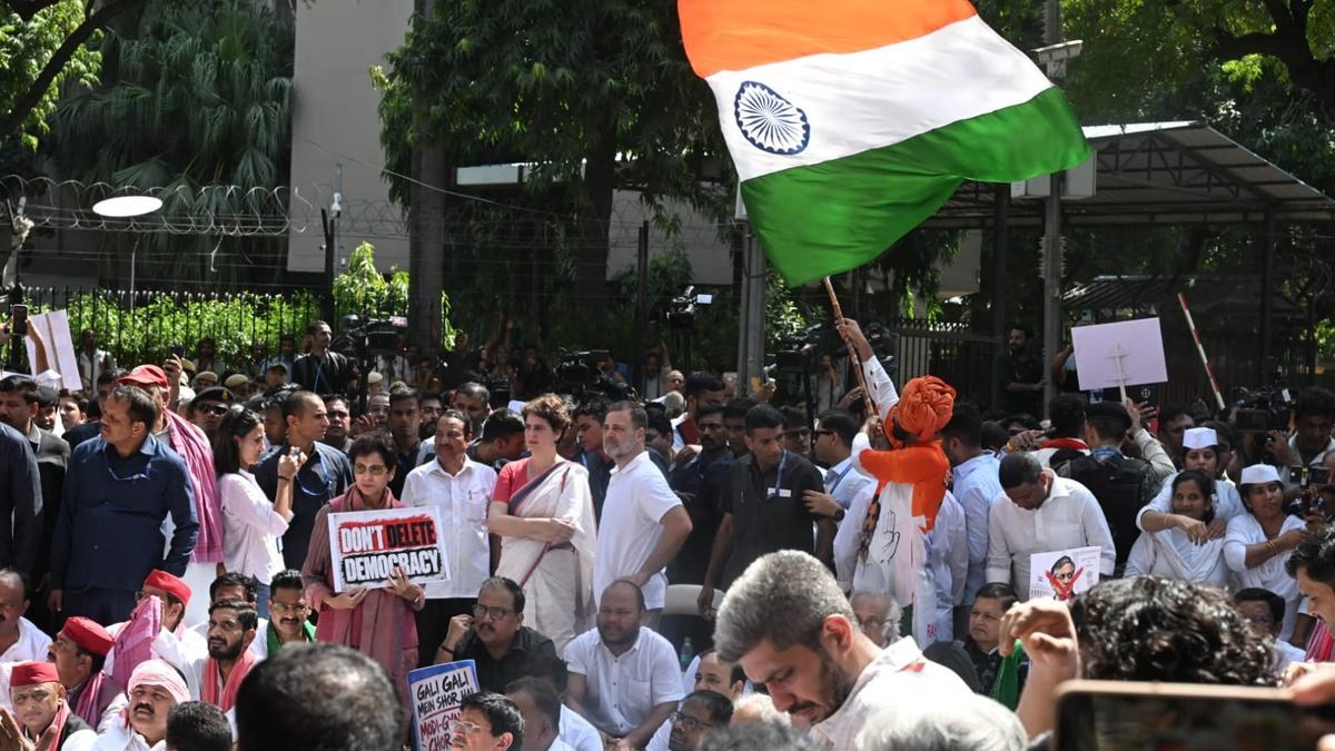 Rahul & Priyanka Gandhi Detained During INDIA Bloc March to ECI