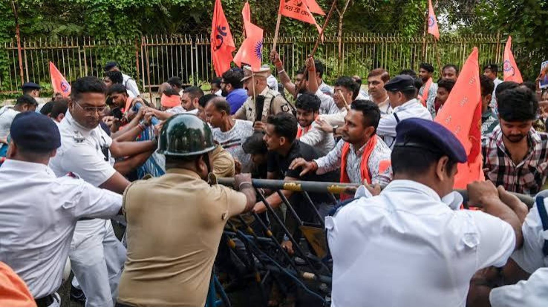 Security measures intensify outside SRFTI in Kolkata following alleged clashes involving students.