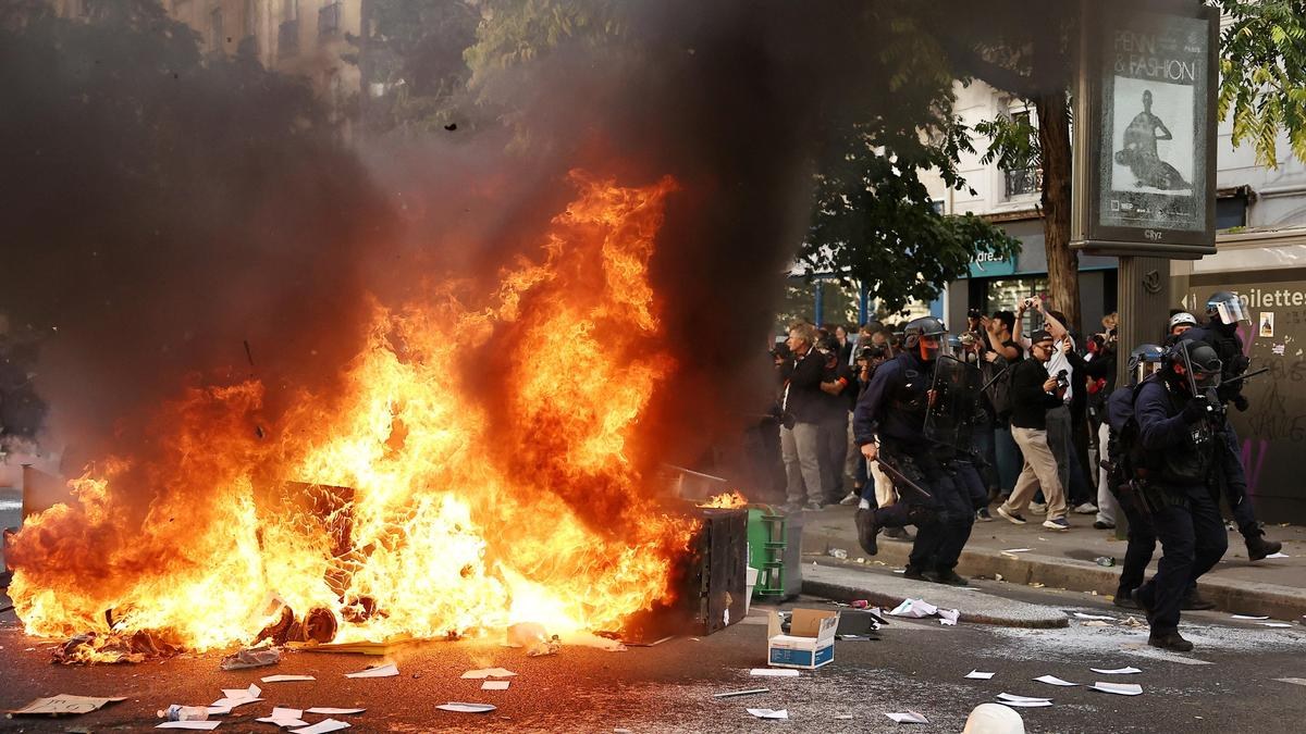 Tear Gas Fired as 2,50,000 Rally Across France for School Funding
