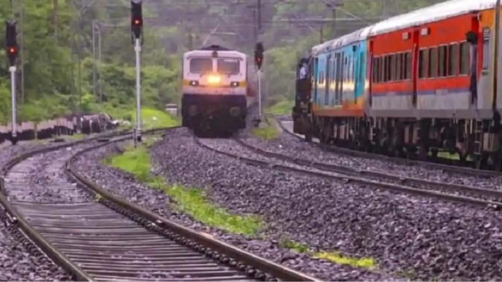 ट्रेन से लापता छात्रा का शव मिला