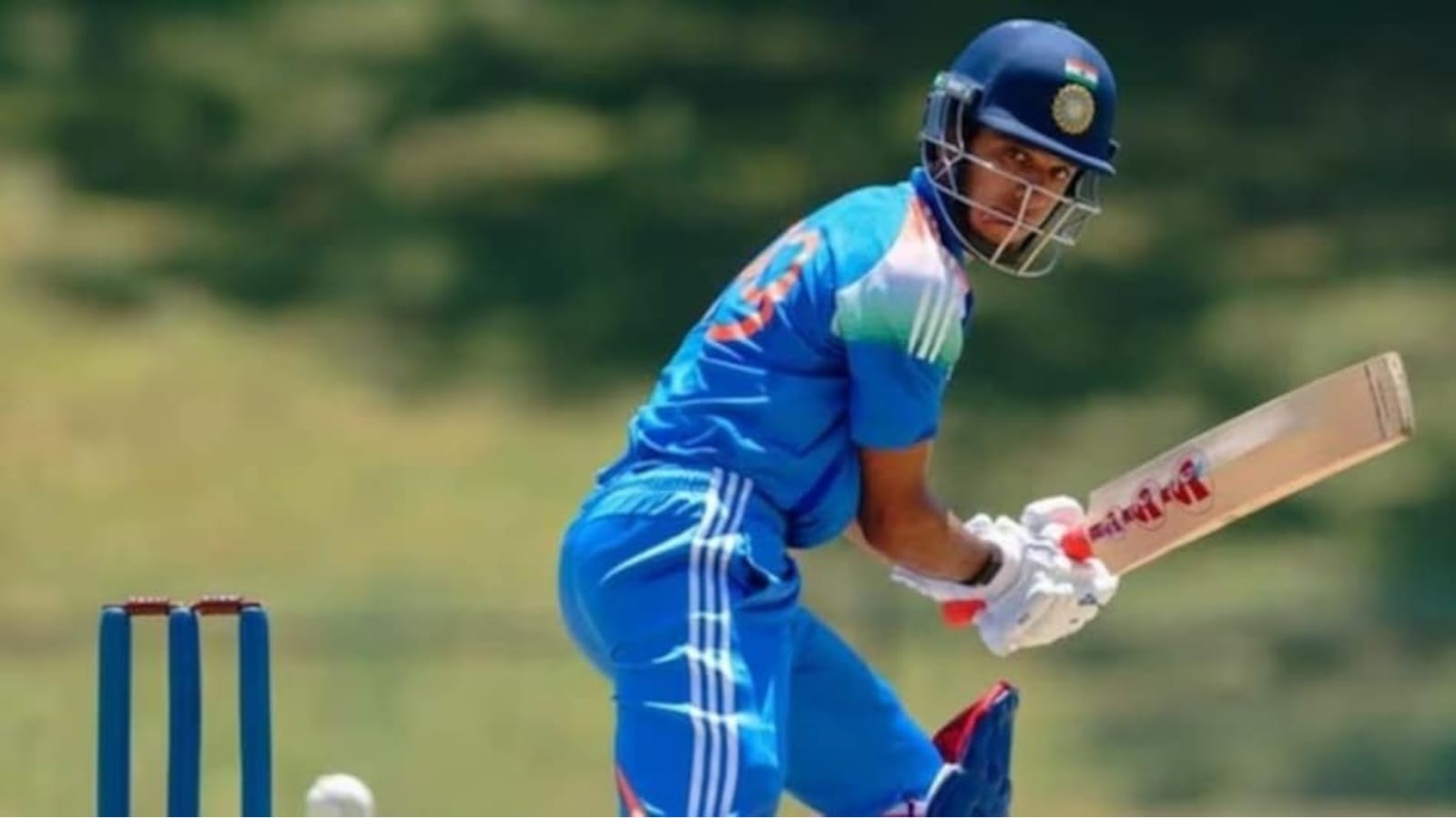अन्वय द्रविड़ ने 41 गेंदों में 85 रन बनाए।