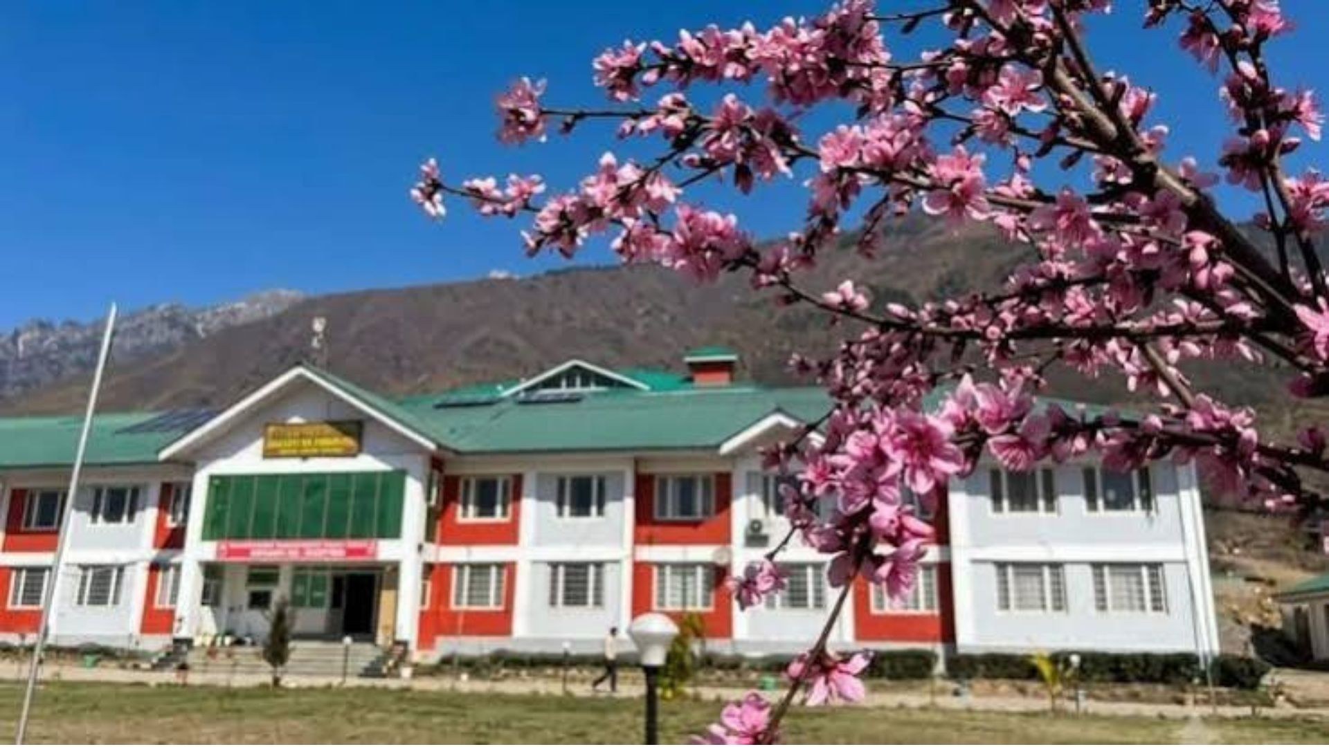 SKUAST-K orders the suspension of most forestry faculty classes and directs students staying in Pine hostels to vacate their rooms.