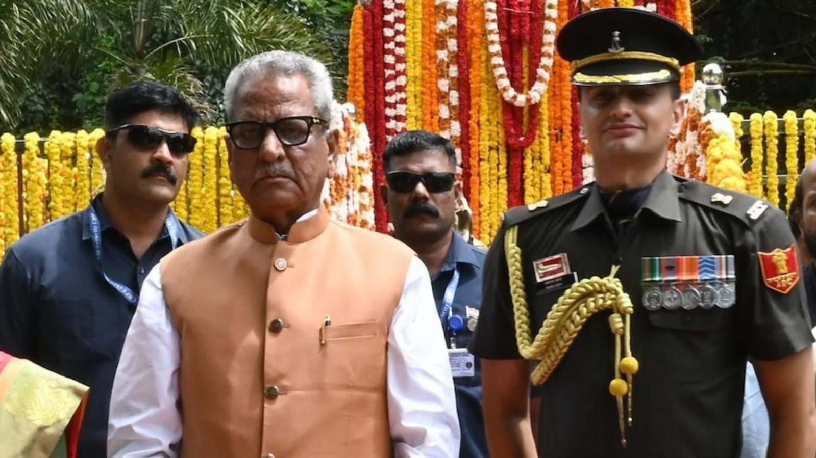 लोकभवन में सिर्फ शाकाहारी खाना, राज्यपाल के फैसले पर विवाद