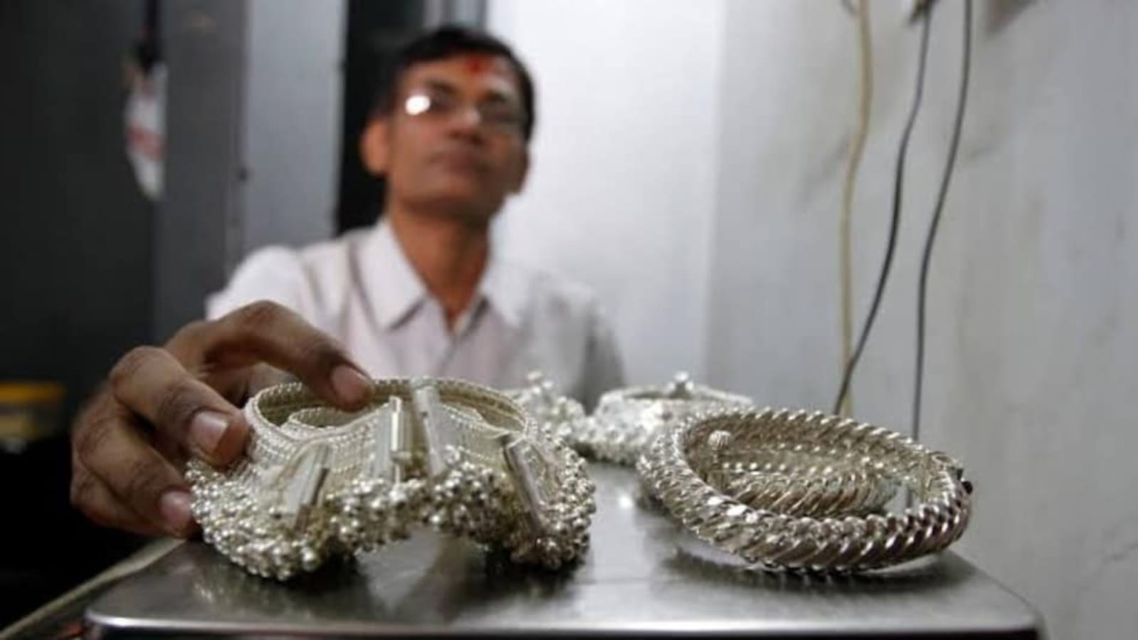 रिकॉर्ड हाई से चांदी की कीमत में बड़ी गिरावट