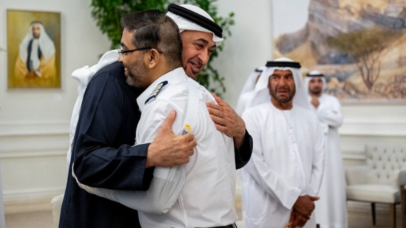 UAE के राष्ट्रपति ने स्मित को गले लगाया, बोले- ठीक हो जाओ तो एक आइडिया है